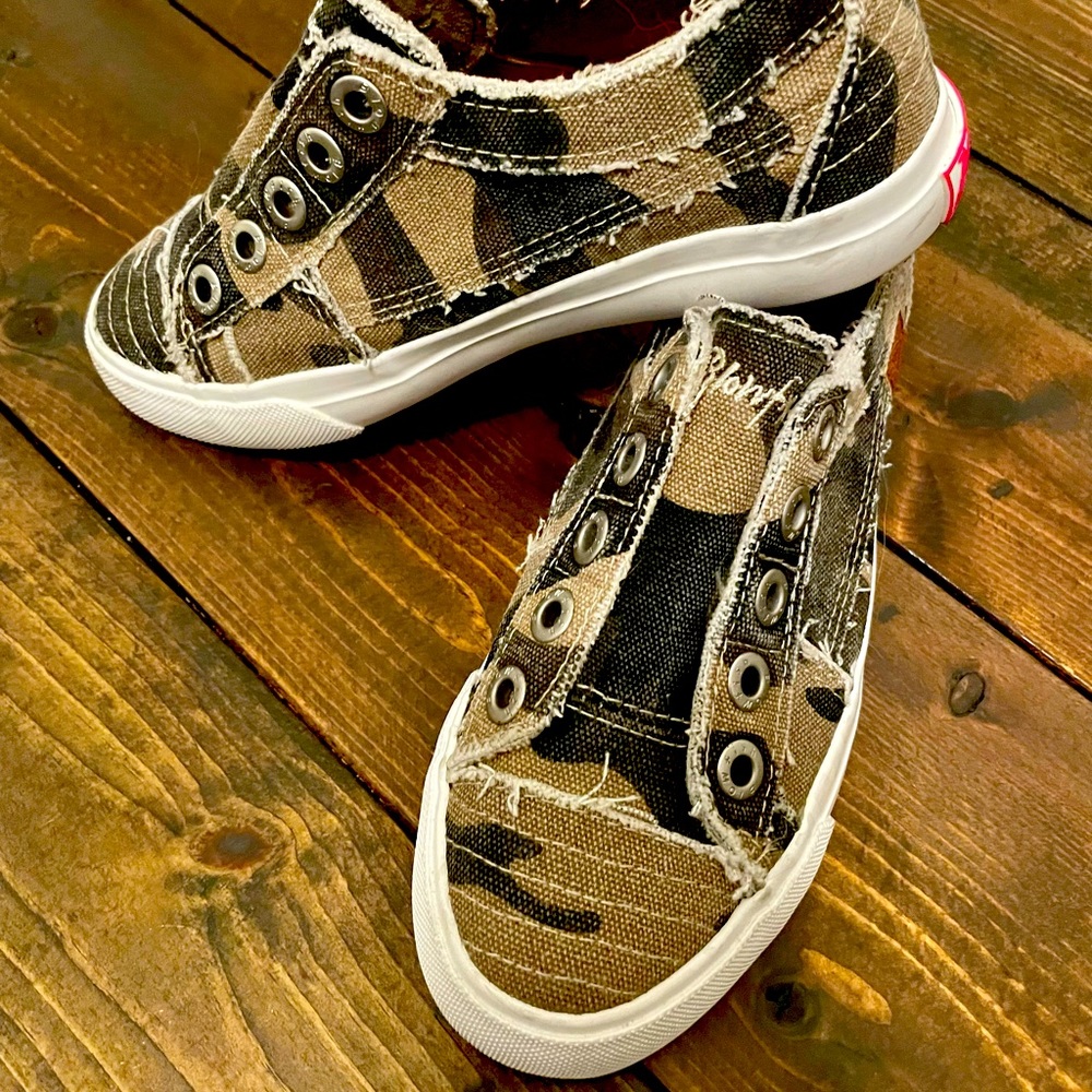Blowfish slip on, Camo size 1 Perfect, new condition.